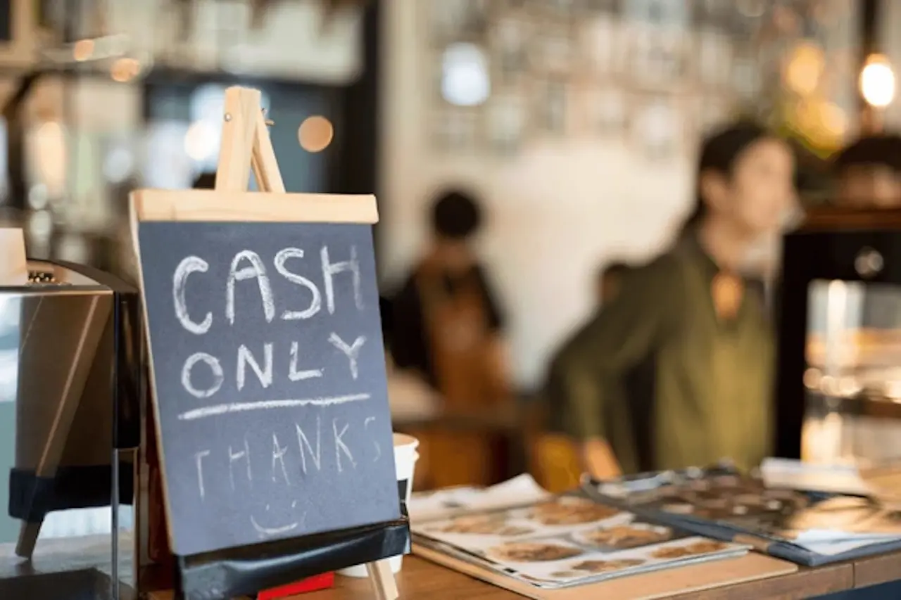 cash only sign at a business